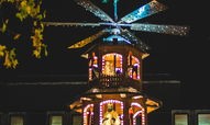 特色足球文化在城市夜间经济中扮演重要角色，推动夜经济繁荣，大城市经营足球俱乐部的优势