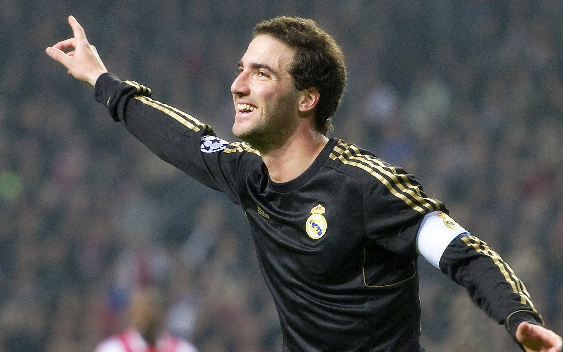 弗朗索瓦·斯图尔特：在关键比赛中展现非凡脚法，助力南非队取胜